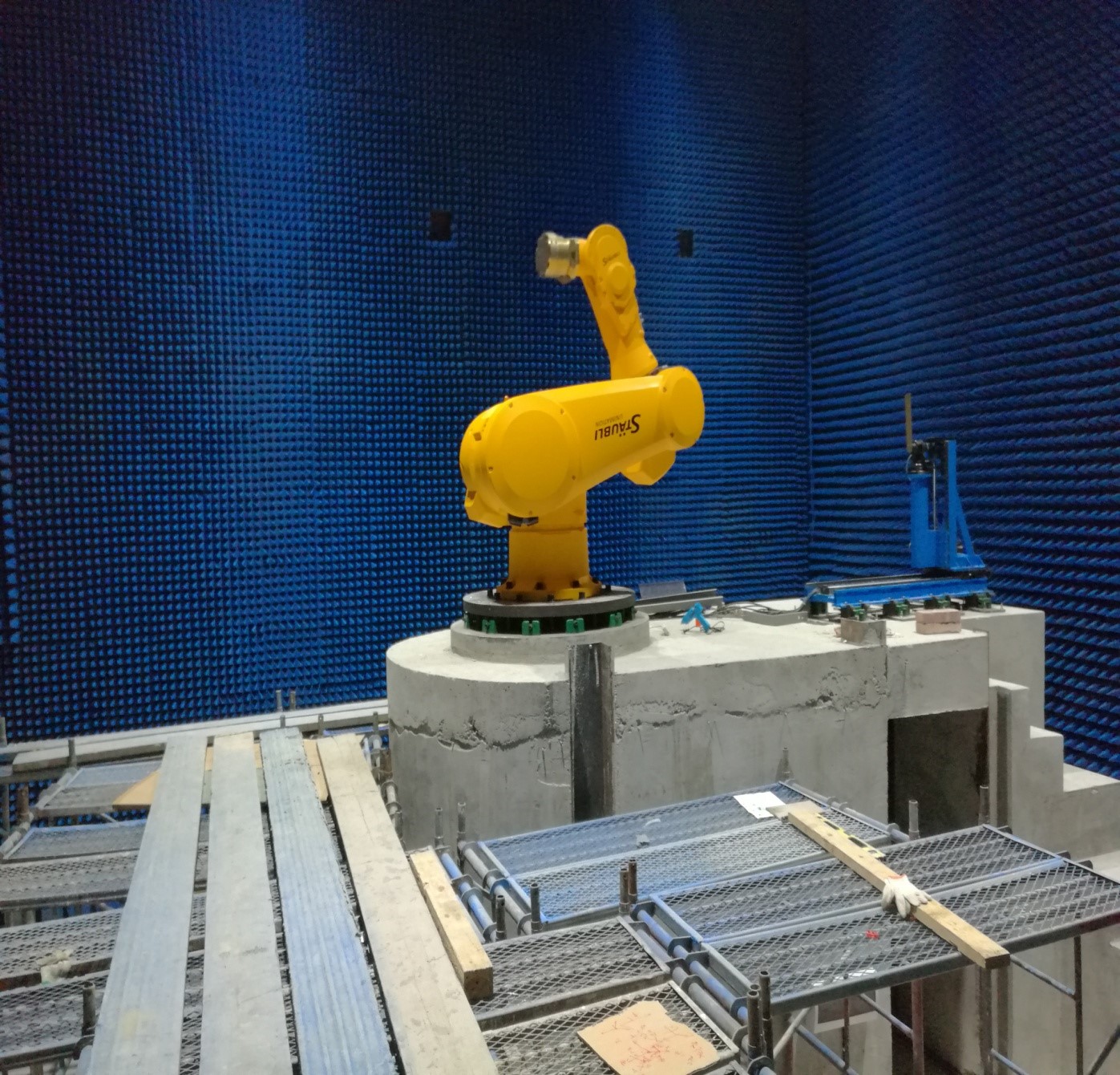 1651195590910003.jpg 遠場測試設(shè)備(機器人).jpg